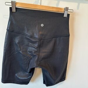 lululemon athletica shiny black align shorts // 6 inch length x size 6